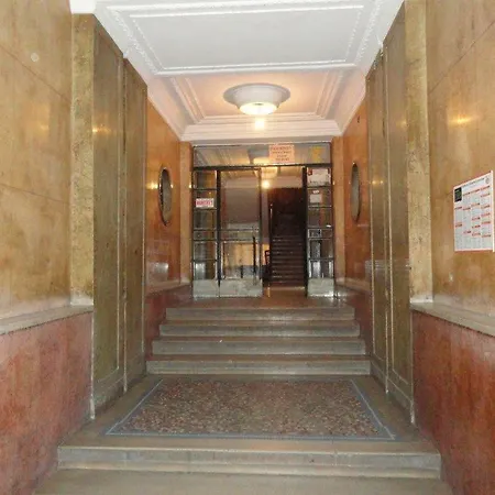 Youth Center Apartman *
